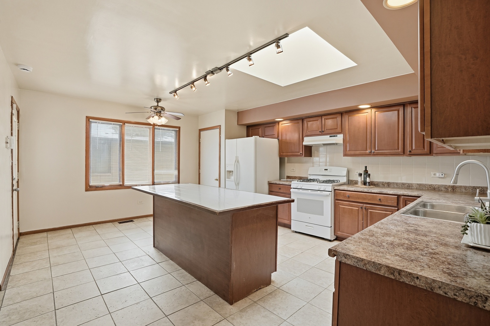 15641 Cottage Grove Avenue, Dolton, IL