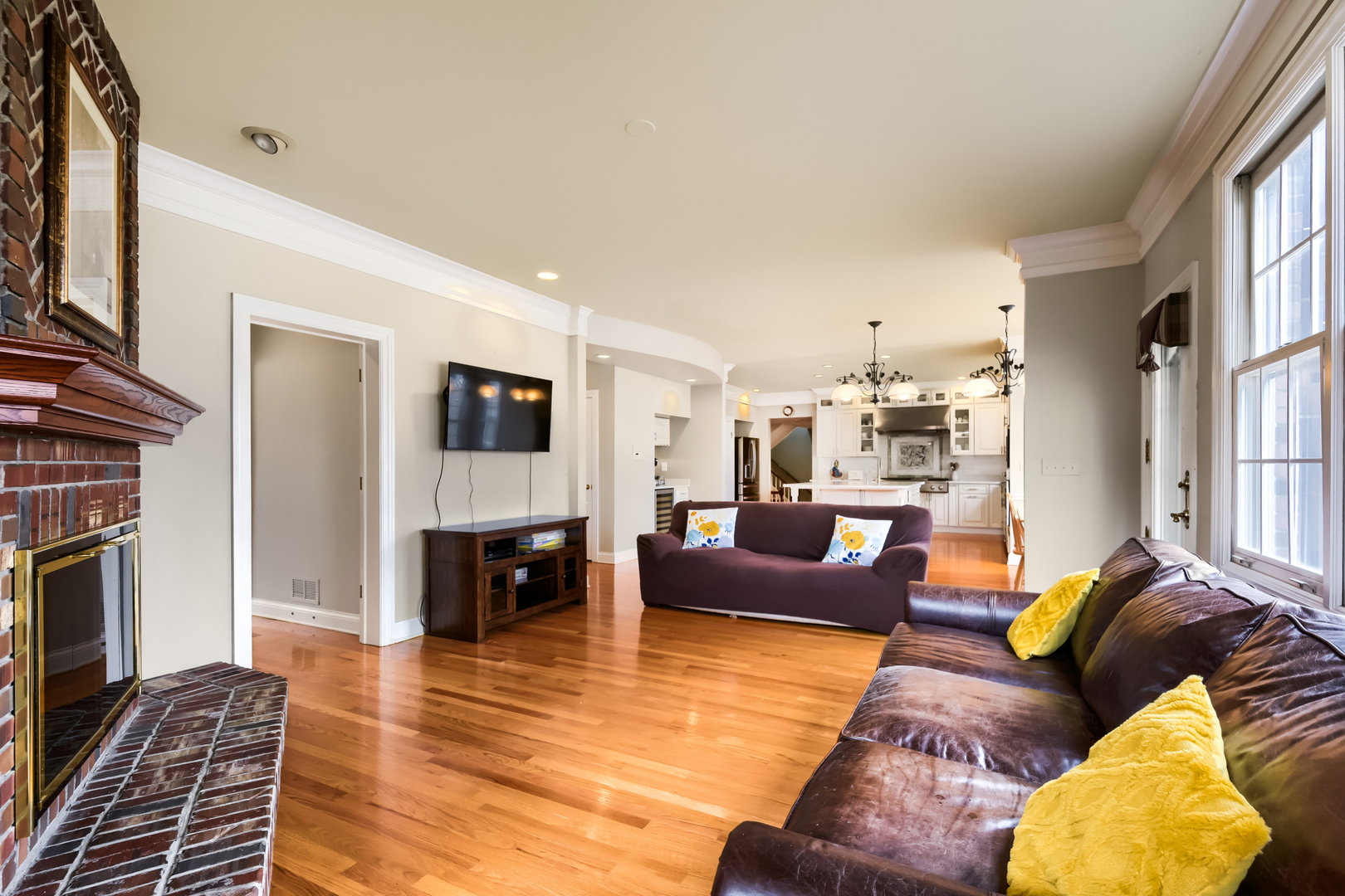 56 Ridgefield Lane, Willowbrook, IL