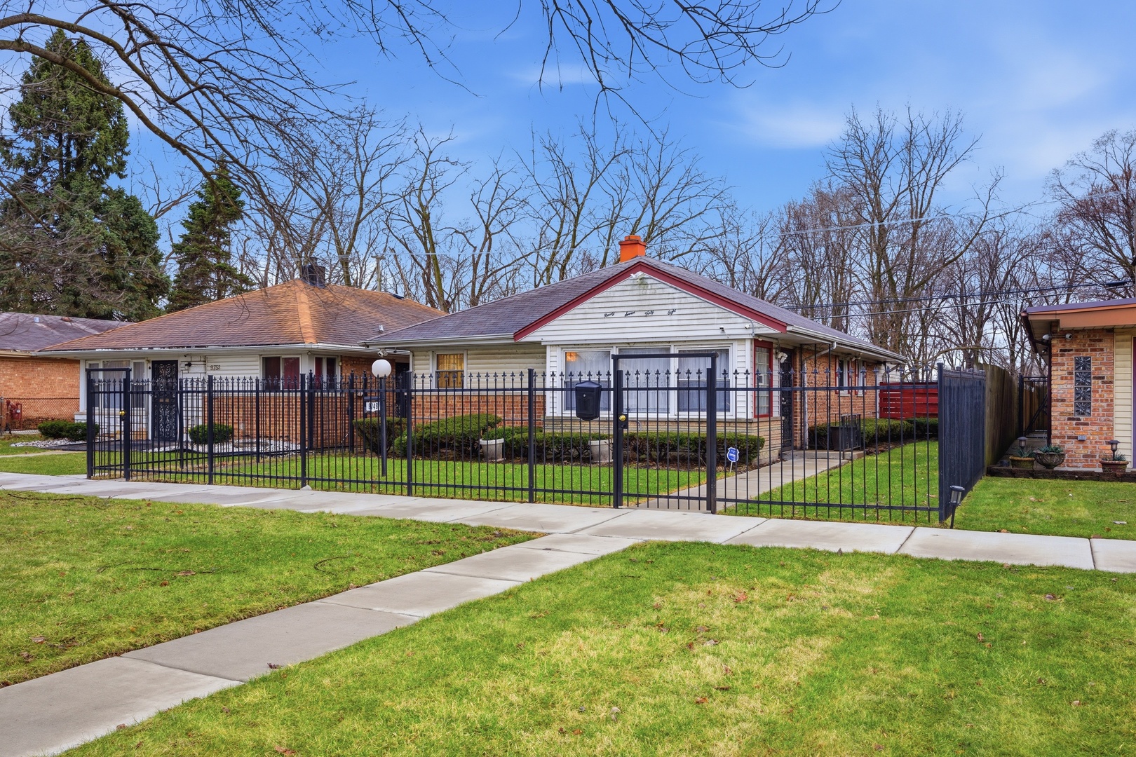 9748 S Van Vlissingen Road, Chicago, IL