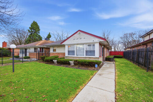 9748 S Van Vlissingen Road, Chicago, IL