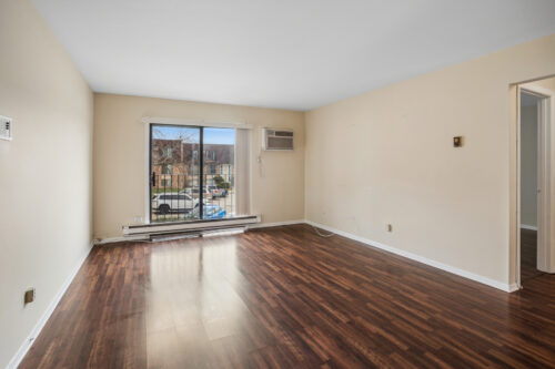 160 S WATERS EDGE Drive #202, Glendale Heights, IL