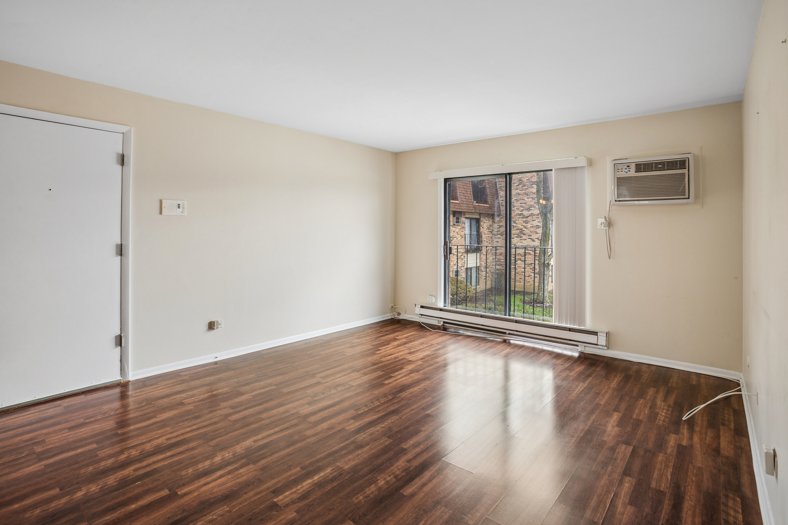 160 S WATERS EDGE Drive #202, Glendale Heights, IL