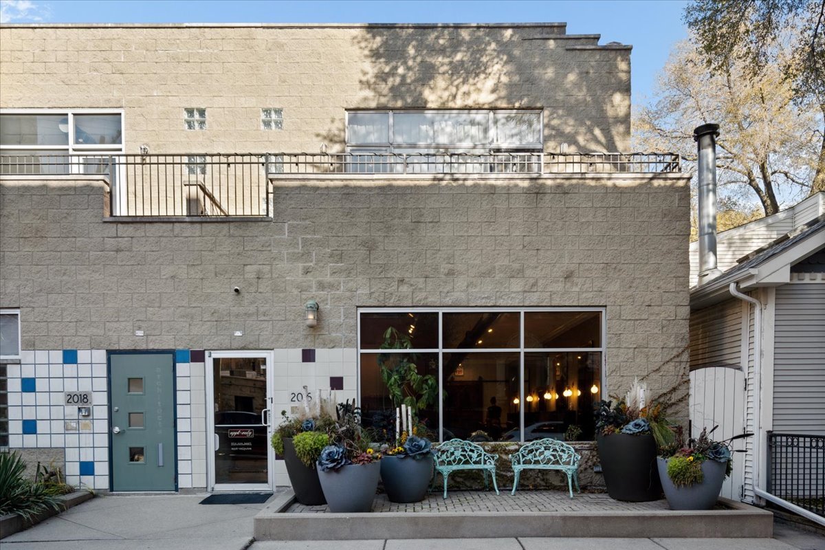 2016 W Concord Place, Chicago, IL