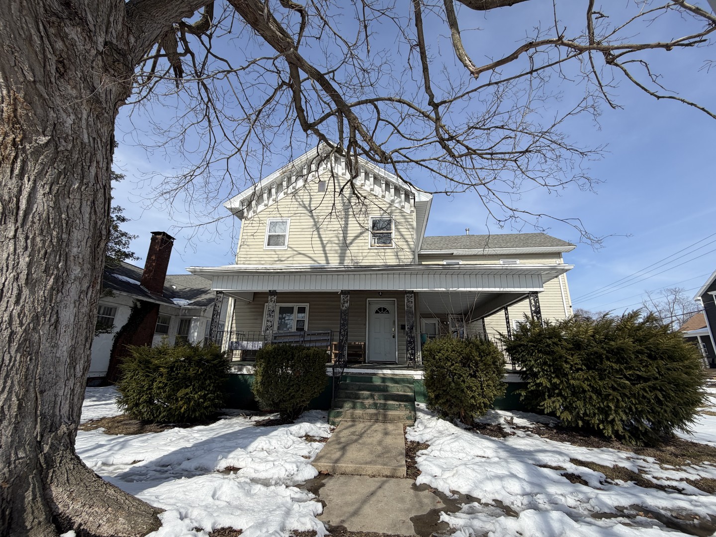 1021 Jefferson Avenue, Charleston, IL