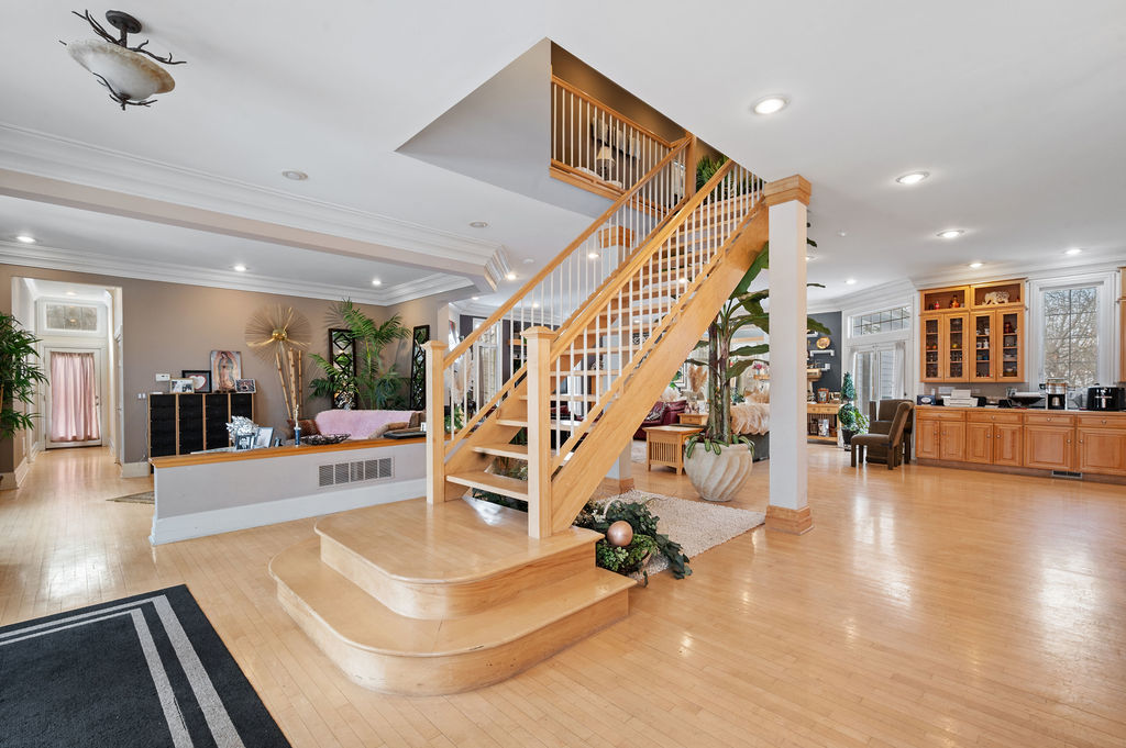 28W280 Oak Creek Court, West Chicago, IL