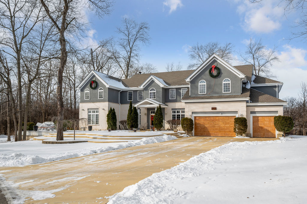 28W280 Oak Creek Court, West Chicago, IL