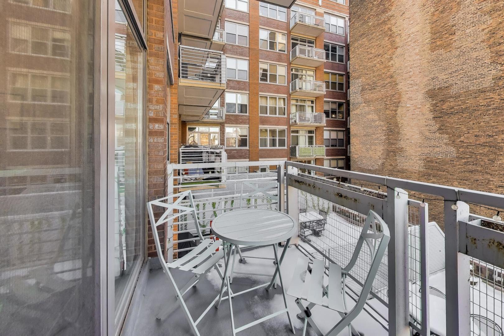 933 W Van Buren Street #425, Chicago, IL