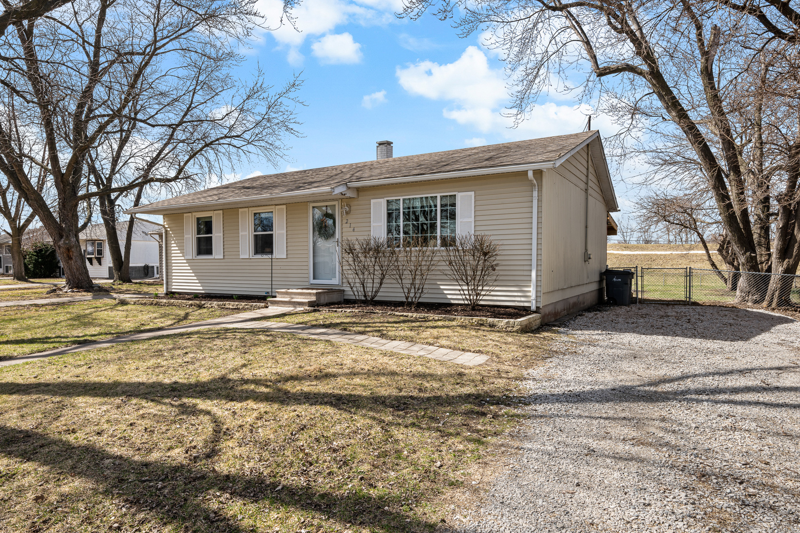 214 8th Street, Milan, IL