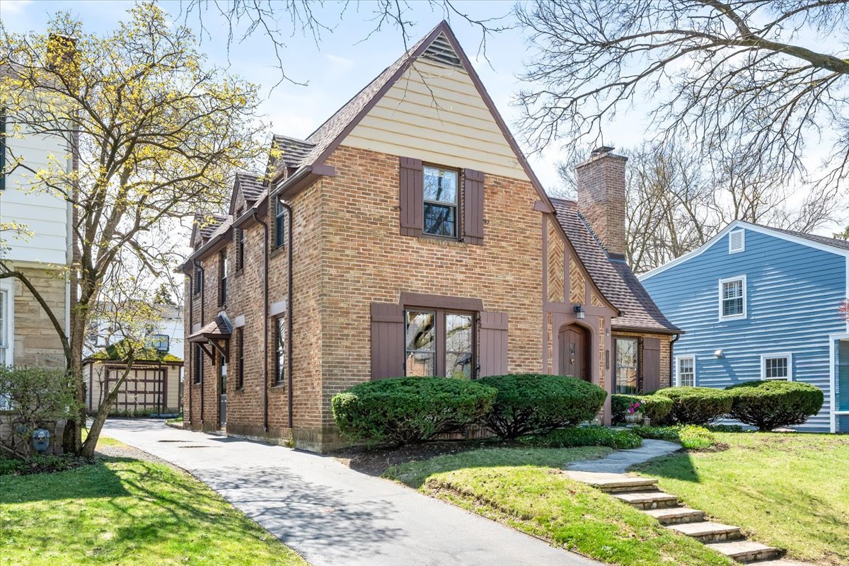 2025 Thornwood Avenue, Wilmette, IL