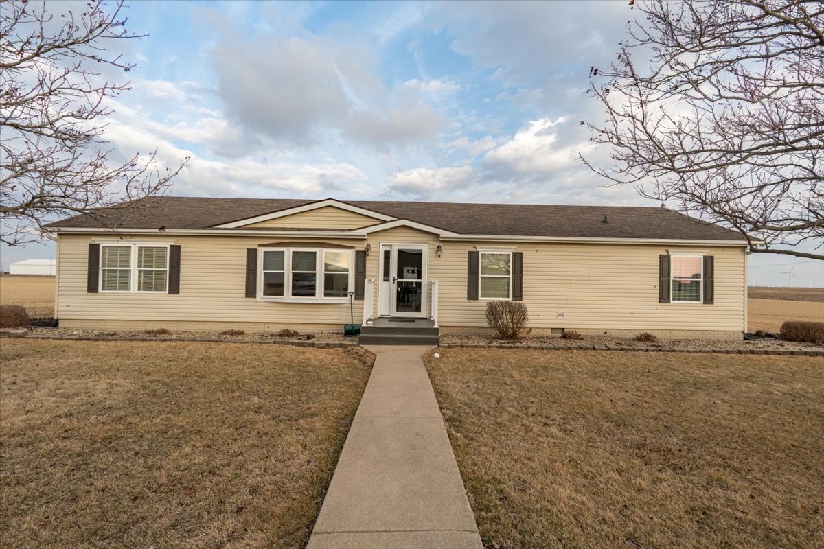 26151 E 2500 North Road, Lexington, IL