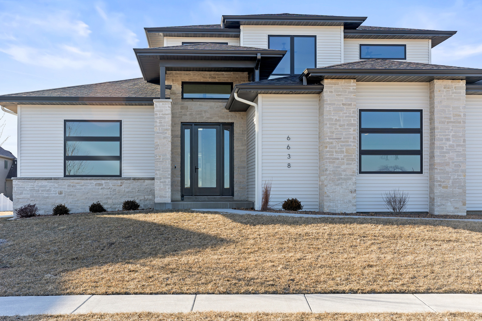 6638 Pelican Street, Bettendorf, IA