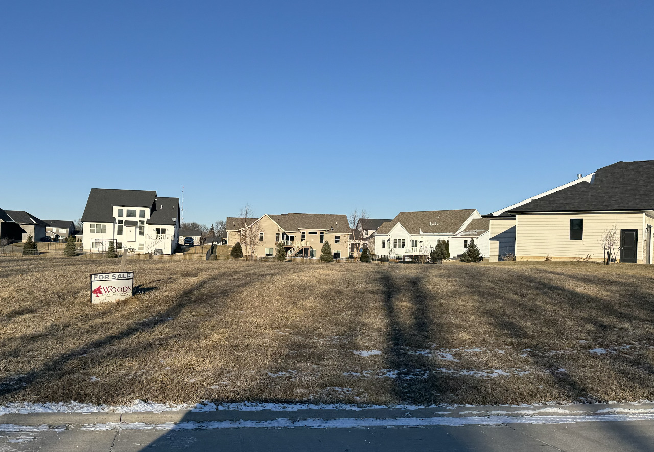 237 Mason Drive, Riverdale, IA