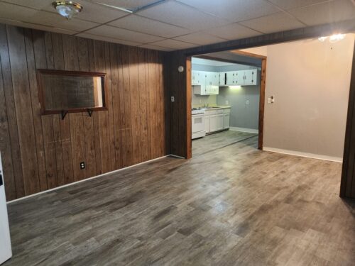8 E Railroad Street, Sandwich, IL