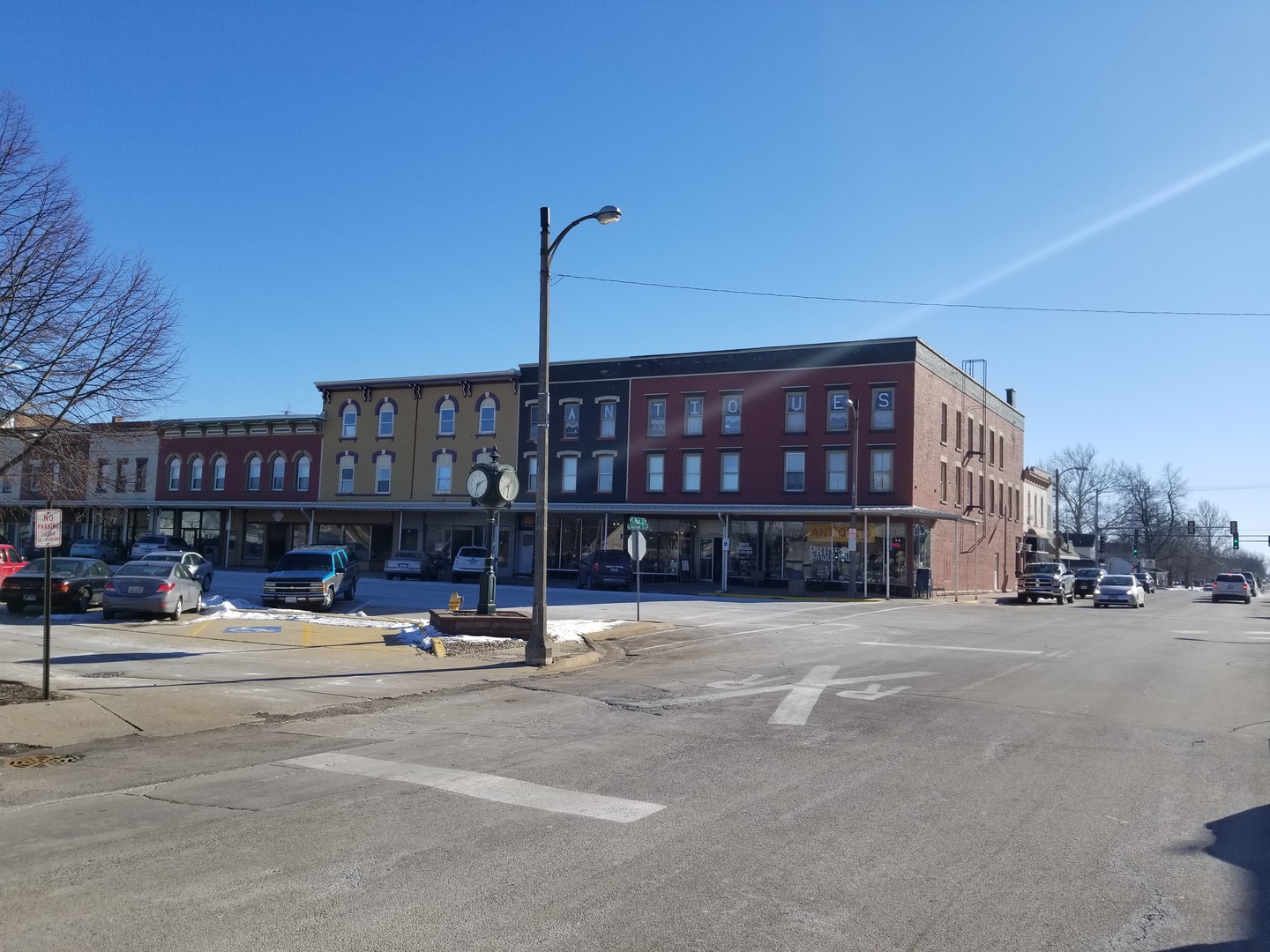8 E Railroad Street, Sandwich, IL