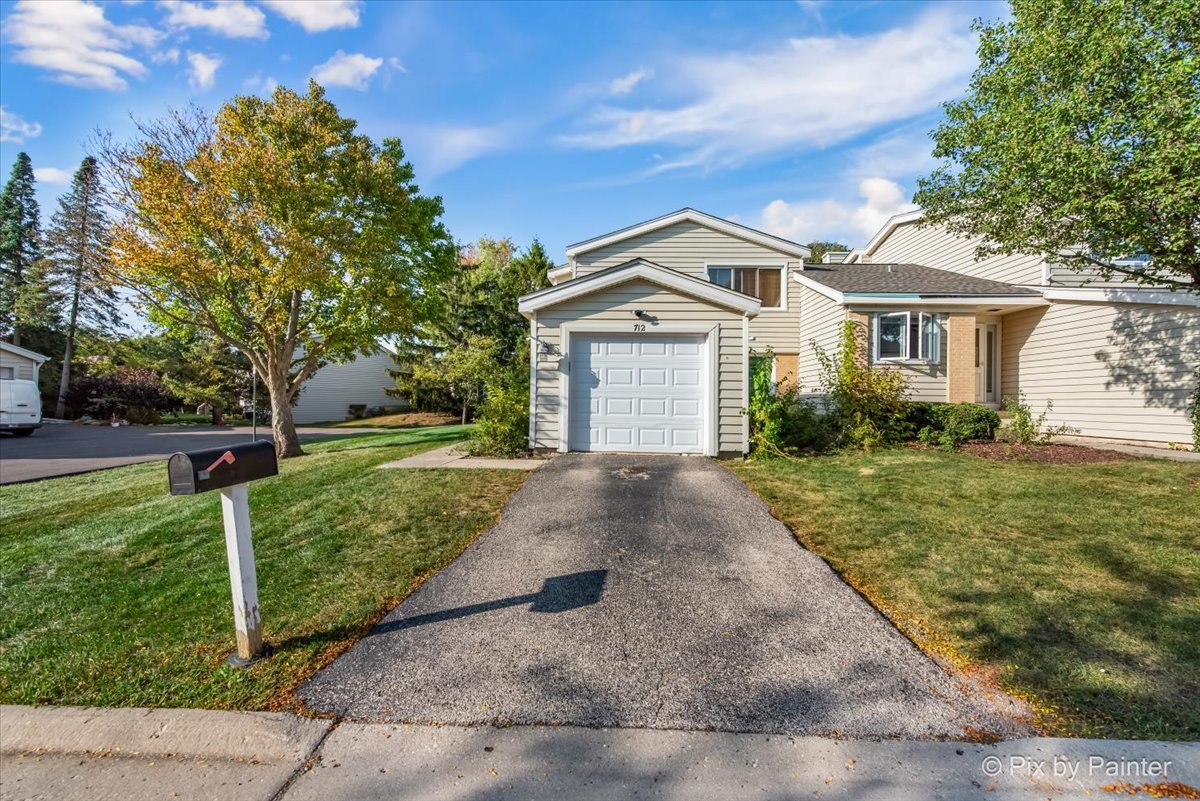 712 Scarbrough Circle #712, Hoffman Estates, IL