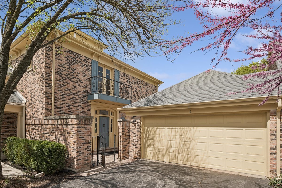 6 The Court Of Chapel Wood, Northbrook, IL