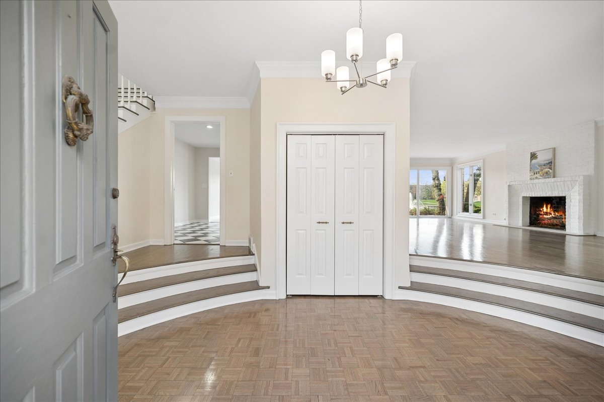 6 The Court Of Chapel Wood, Northbrook, IL