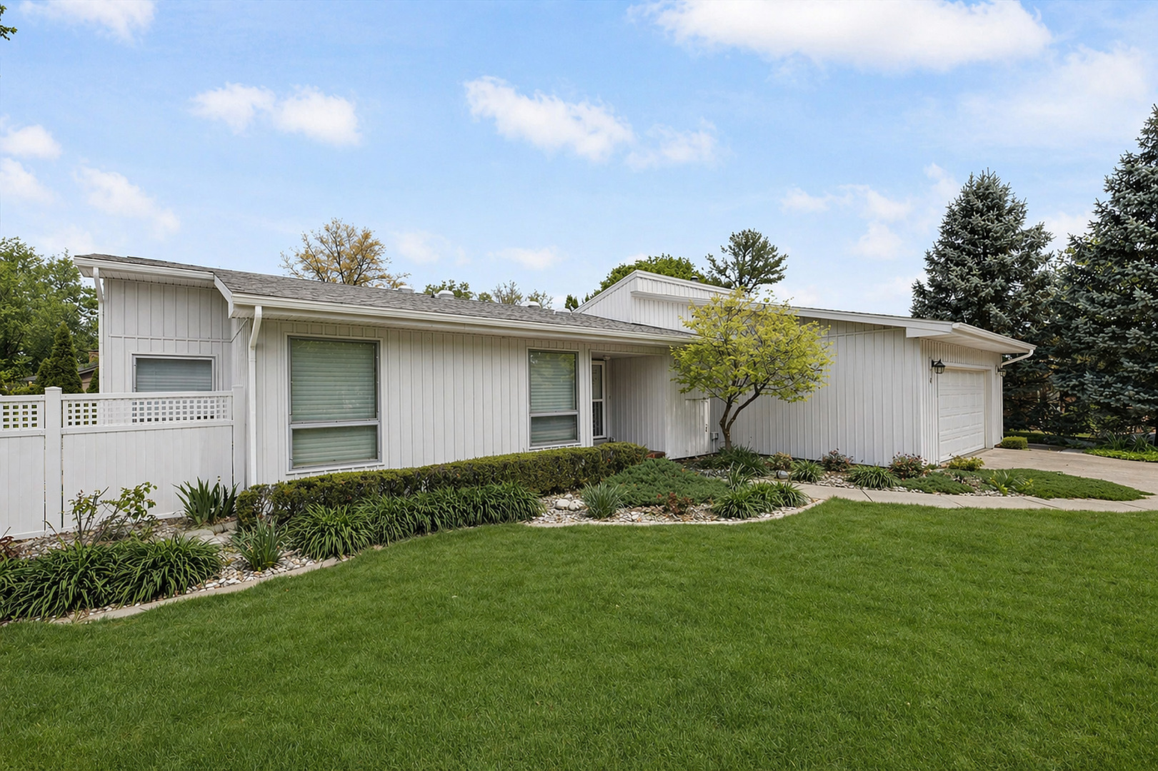 4 Greenfield Court, Savoy, IL