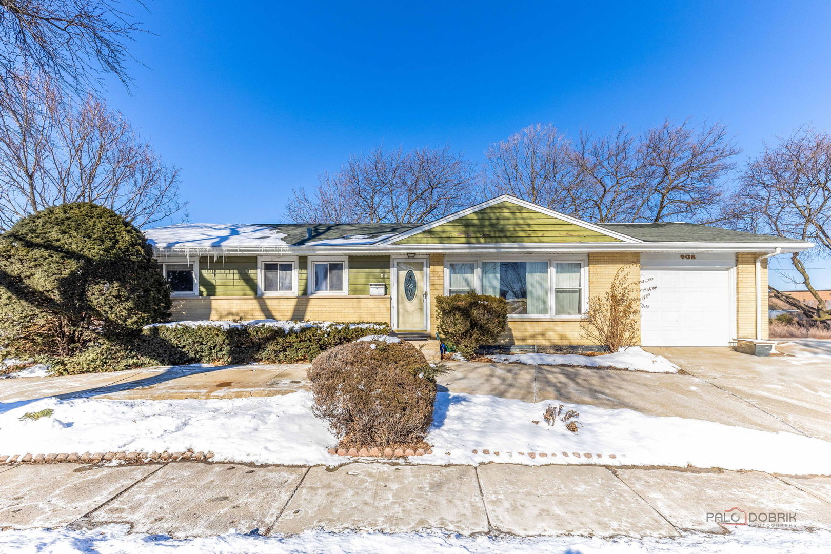 908 E Central Road, Mount Prospect, IL