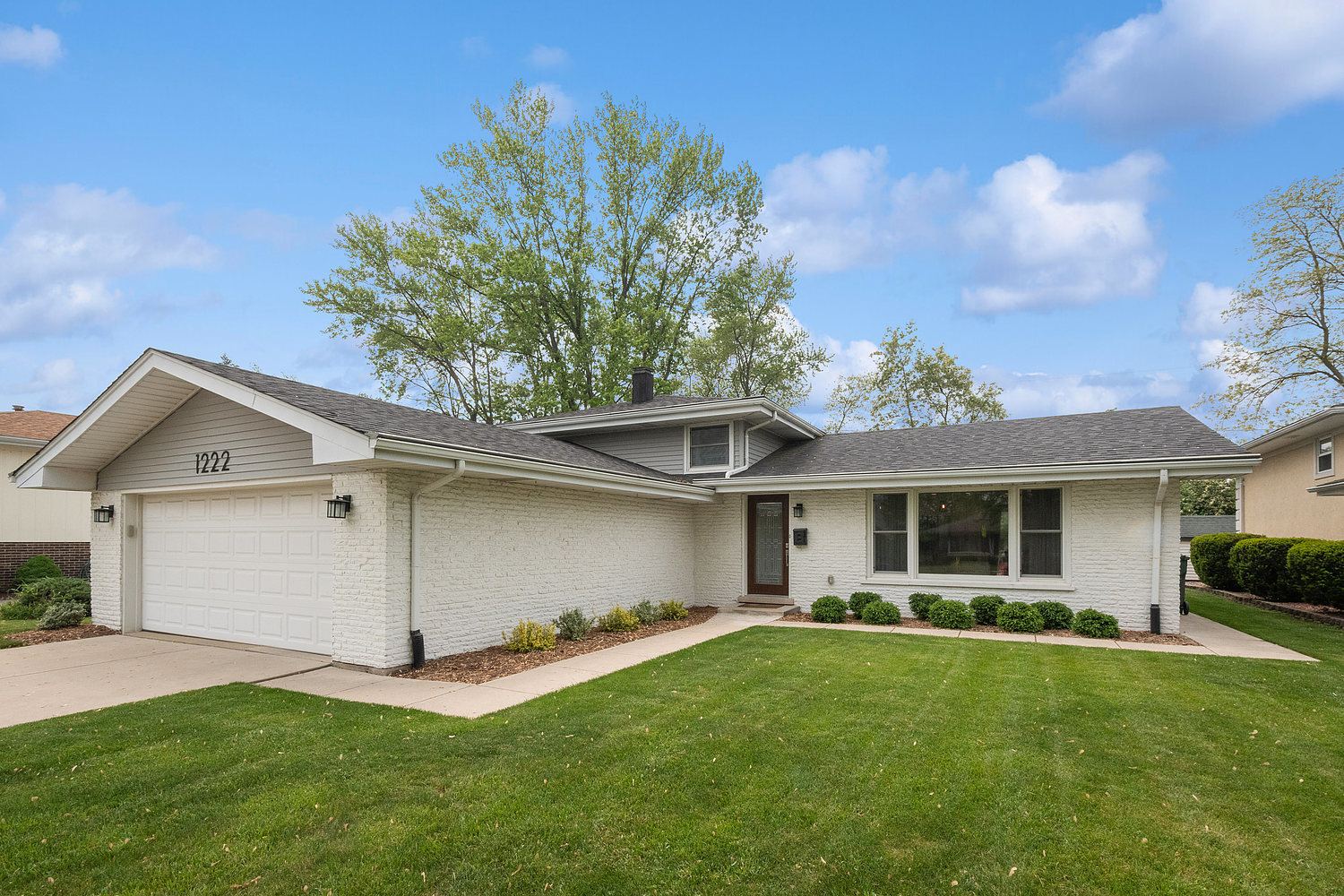 1222 Hillview Drive, Lemont, IL