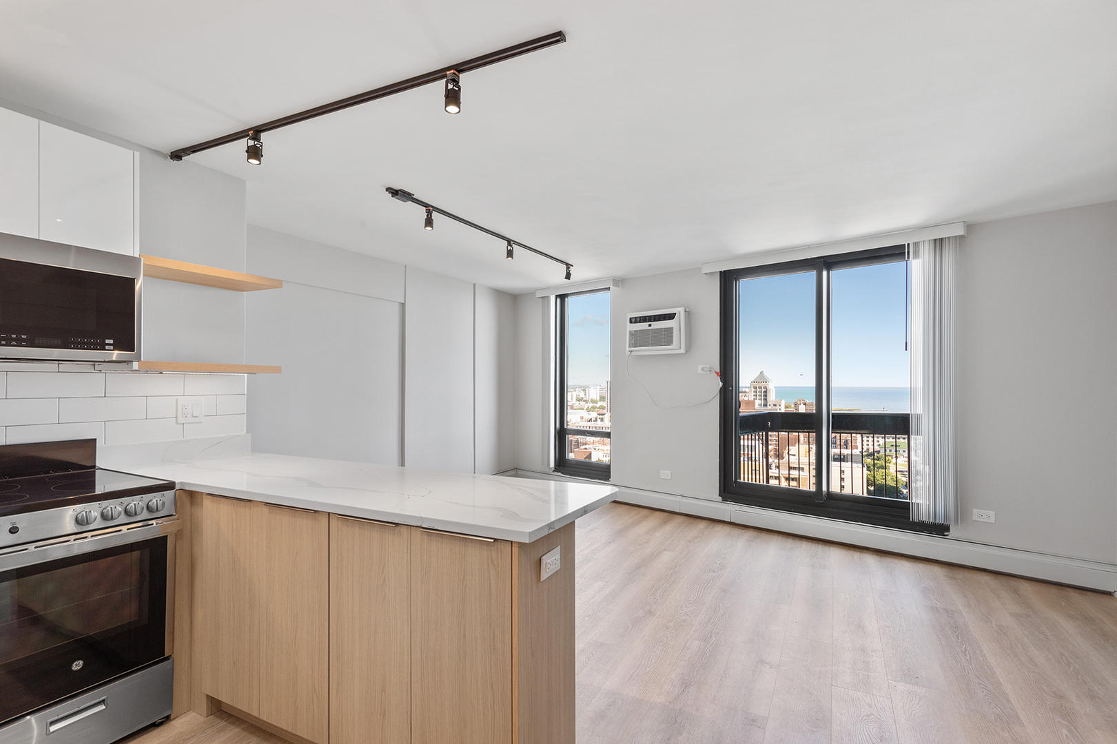 6166 N Sheridan Road #6D, Chicago, IL