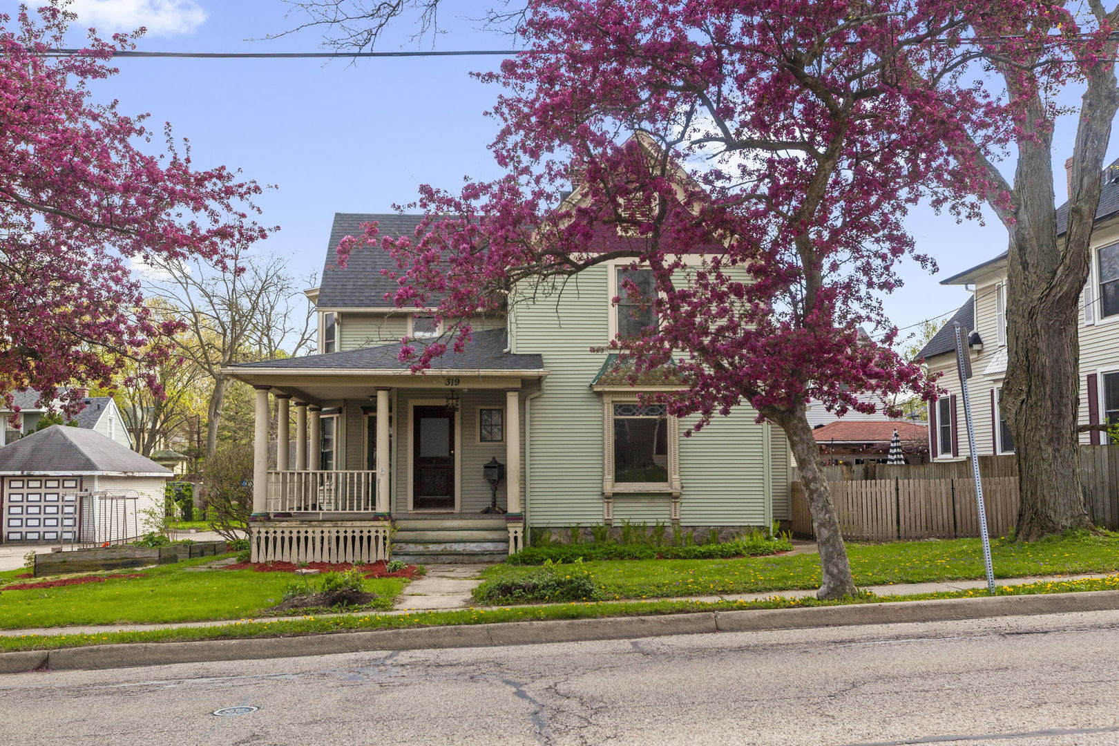 319 W South Street, Woodstock, IL