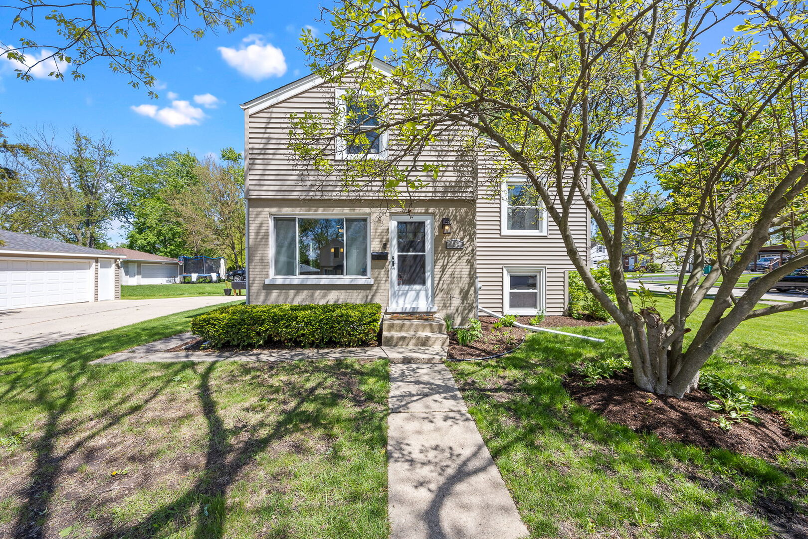 623 S Green Valley Drive, Lombard, IL