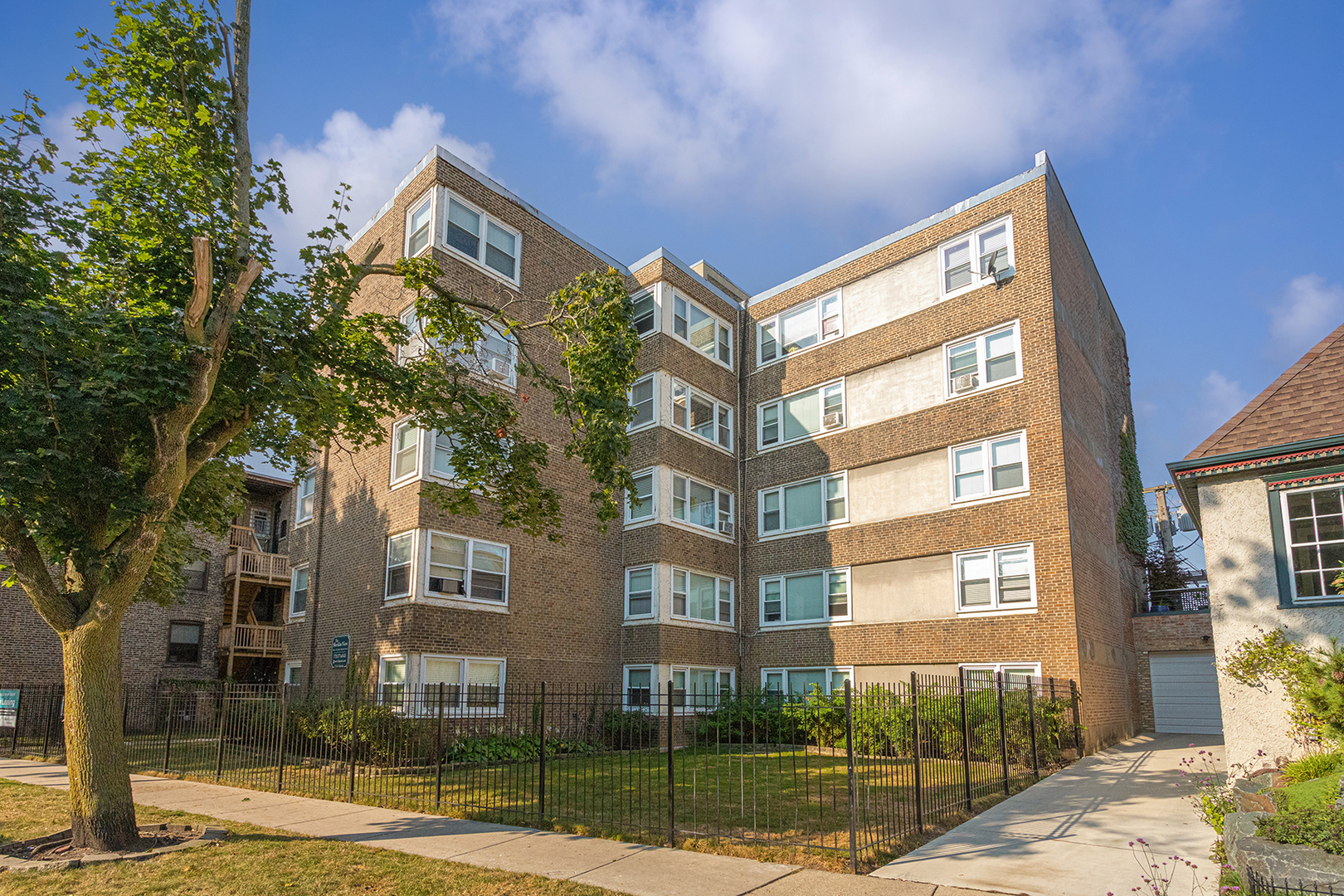 7710 N Sheridan Road #304, Chicago, IL