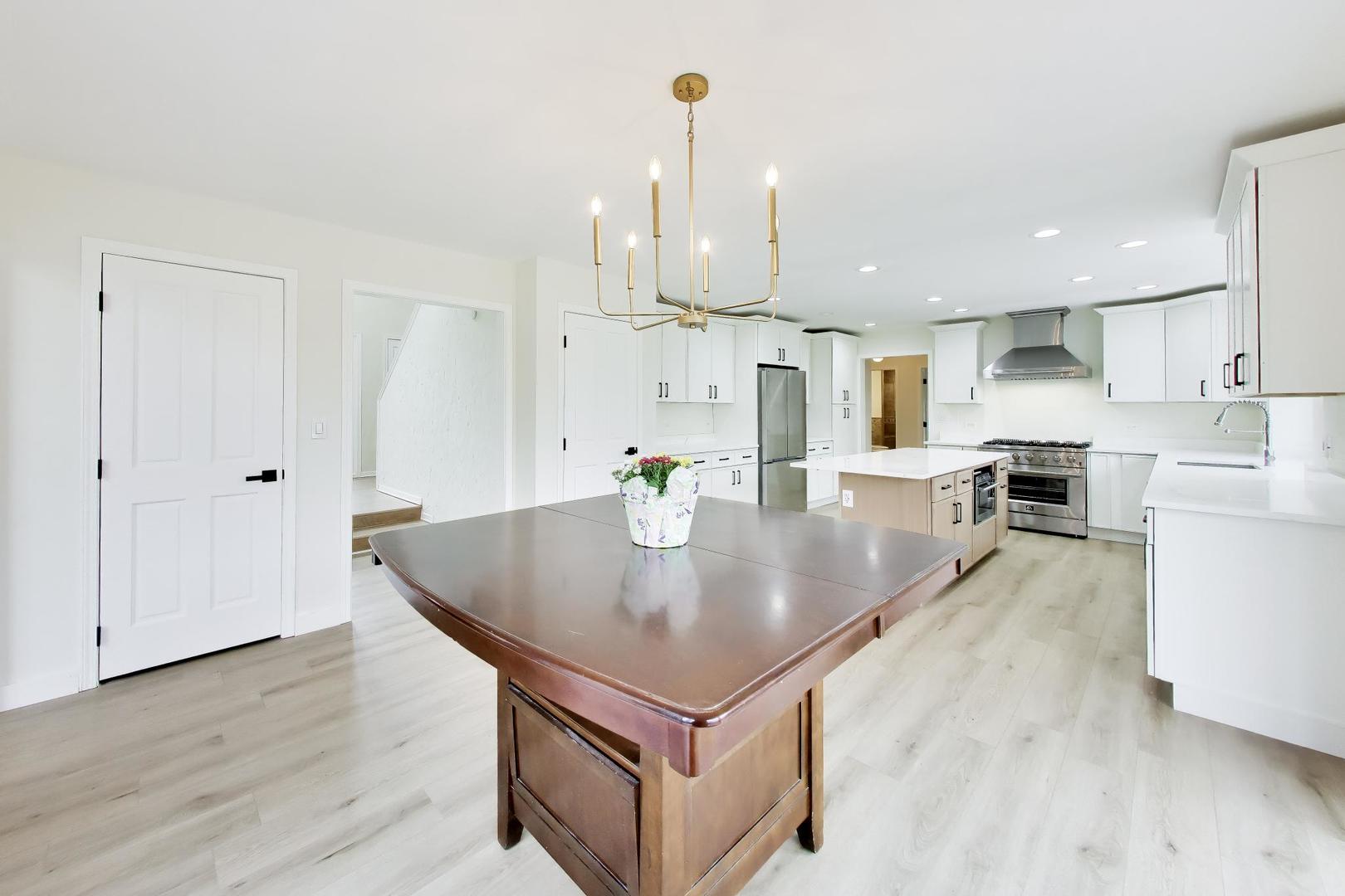 8S510 Oxford Lane, Naperville, IL