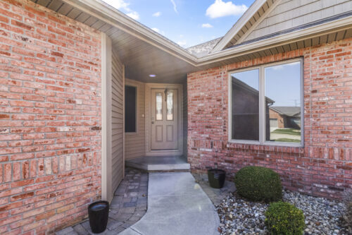 1915 Dunraven Road, Bloomington, IL