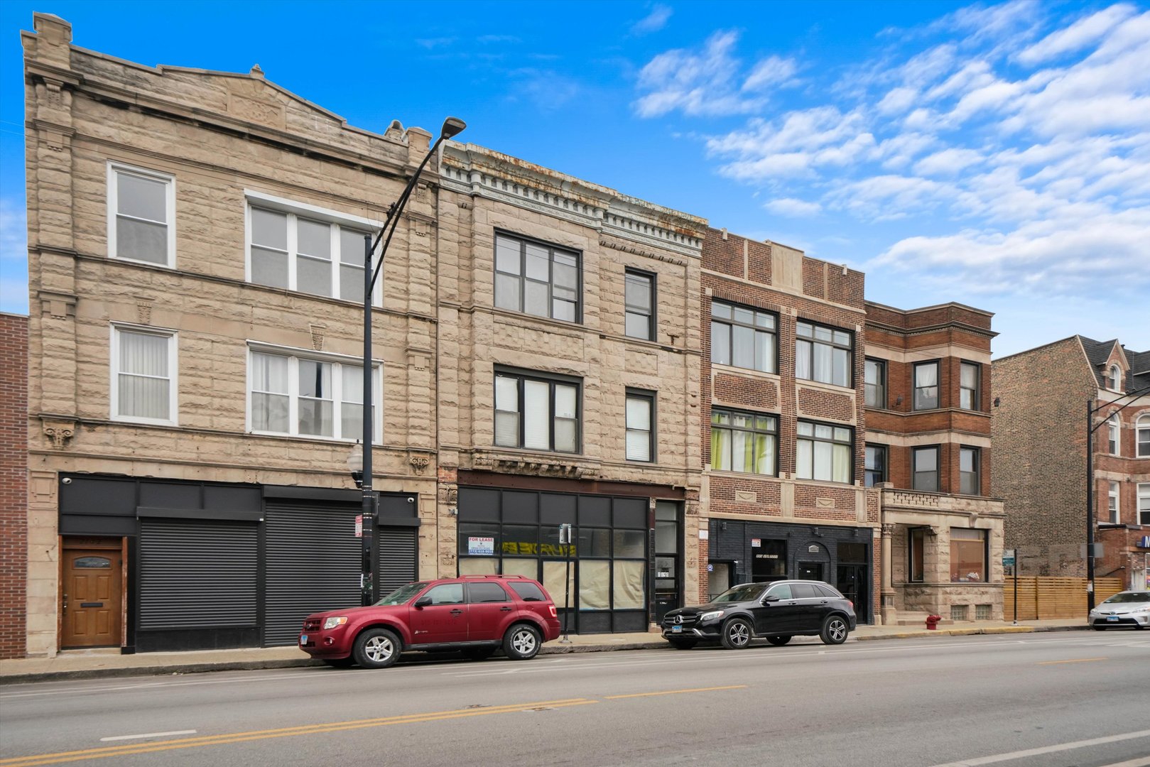 2140 W Cermak Road, Chicago, IL