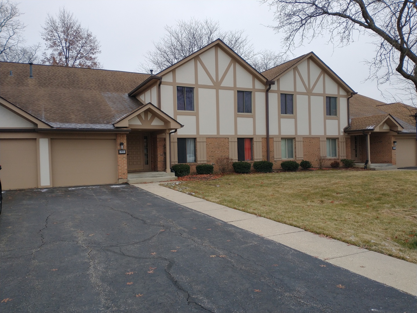 905 Surrey Drive #2B, Schaumburg, IL