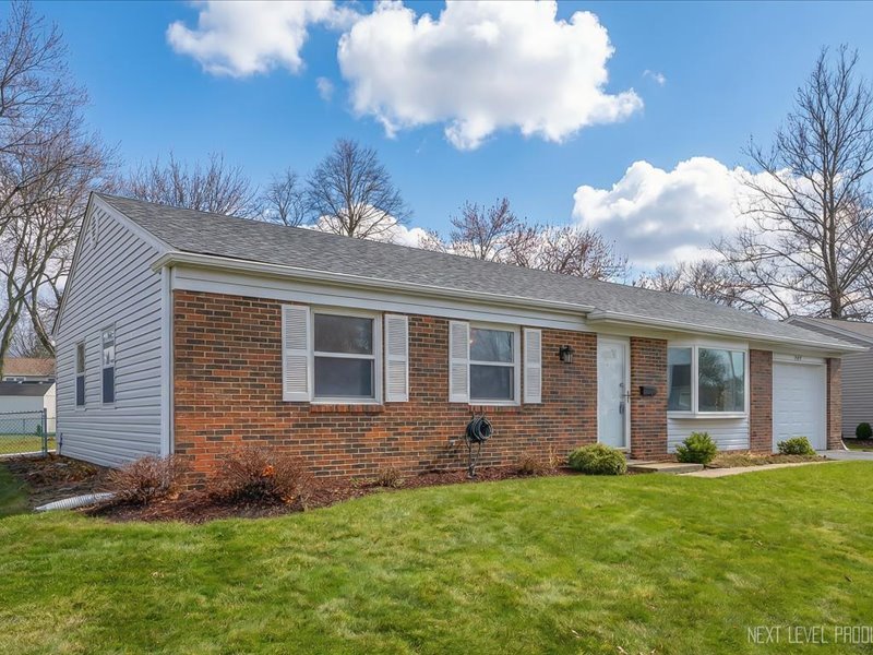 1503 Amherst Drive, Schaumburg, IL