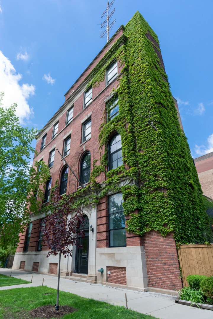 3312 W Belle Plaine Avenue #4, Chicago, IL