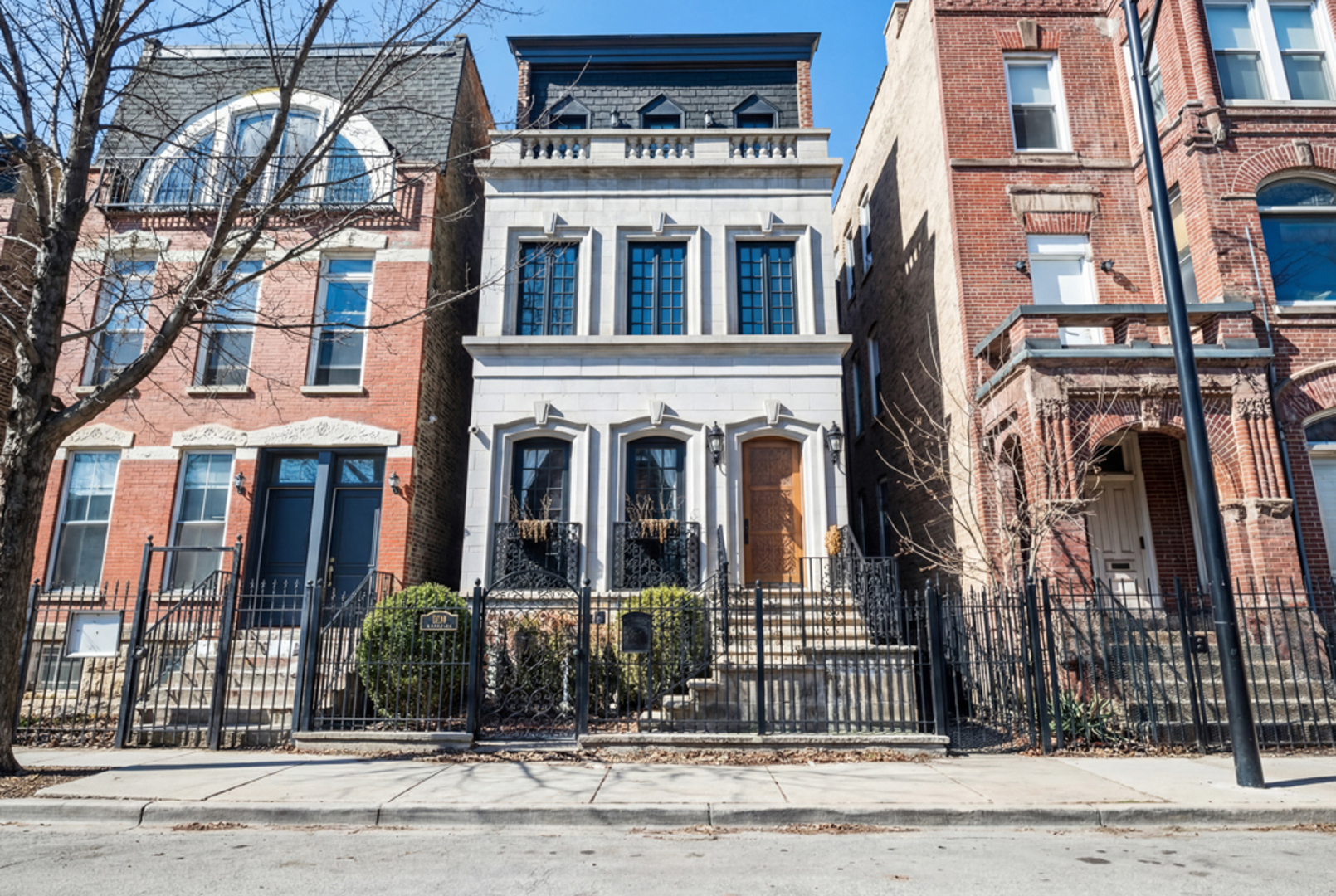 1220 N Damen Avenue, Chicago, IL