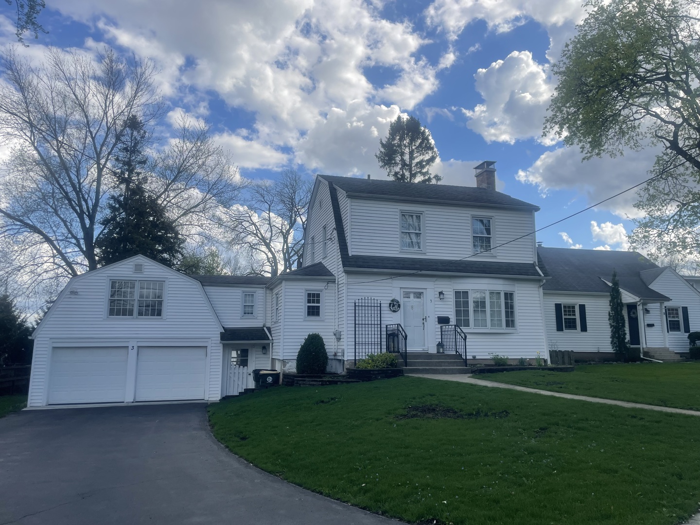 3 LAKEVIEW Drive, Mundelein, IL