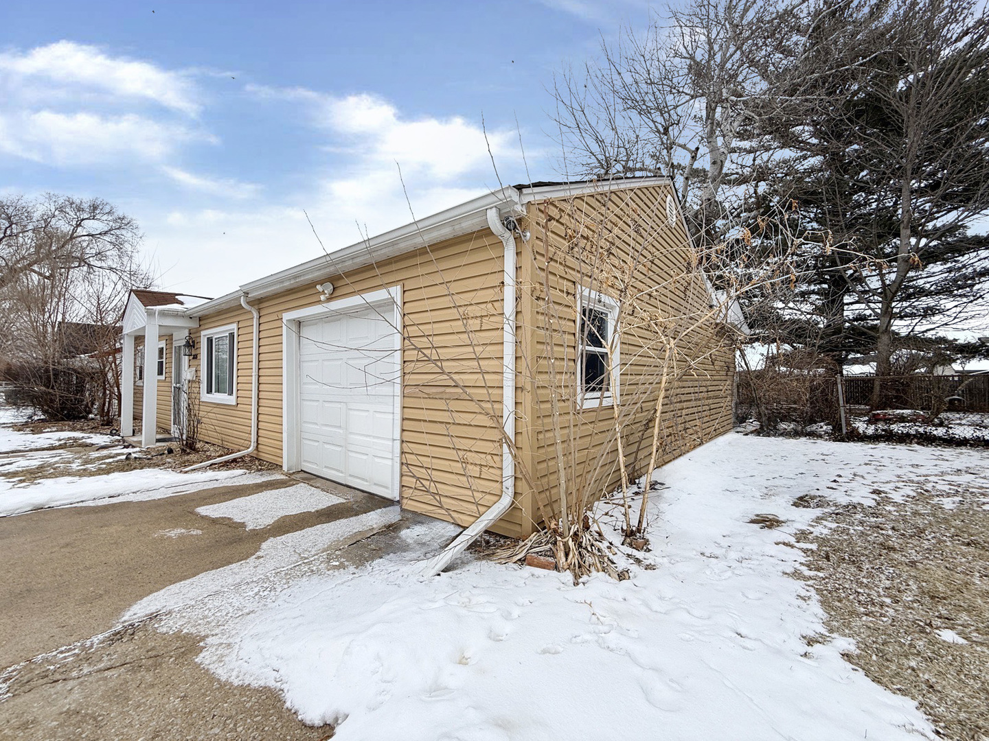 205 Hereford Avenue, Steger, IL