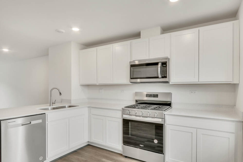 423 Lakeshore Court, St. Charles, IL