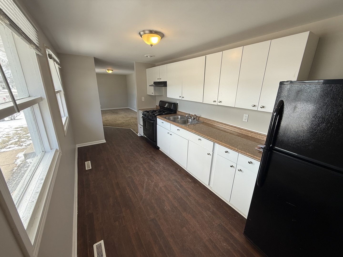 636 Jefferson Avenue, Carpentersville, IL