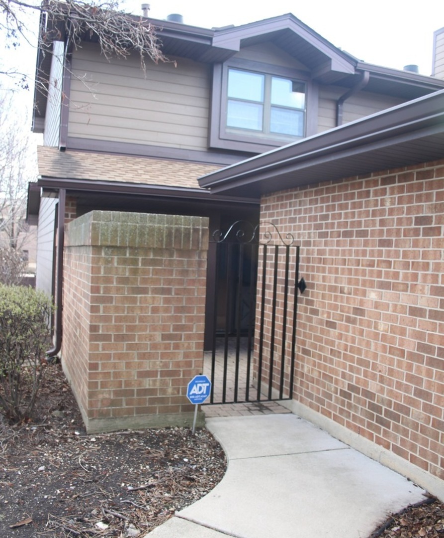 15 Indian Trail Drive #15, Westmont, IL