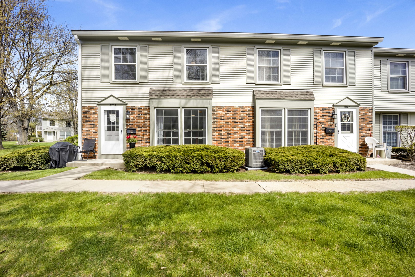 1678 Trowbridge Court #B, Wheaton, IL