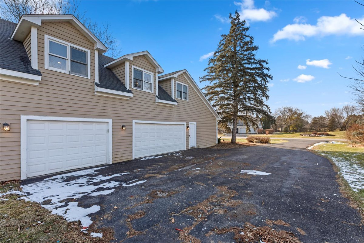 2321 Steeple Chase Circle, Libertyville, IL