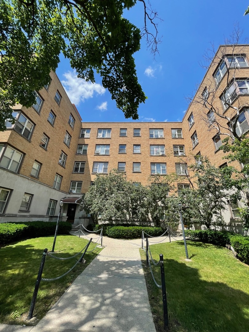 2610 W Balmoral Avenue #504, Chicago, IL