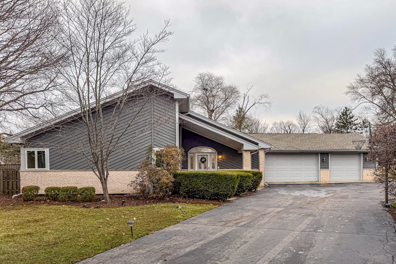 16373 W Menna Lane, Lincolnshire, IL