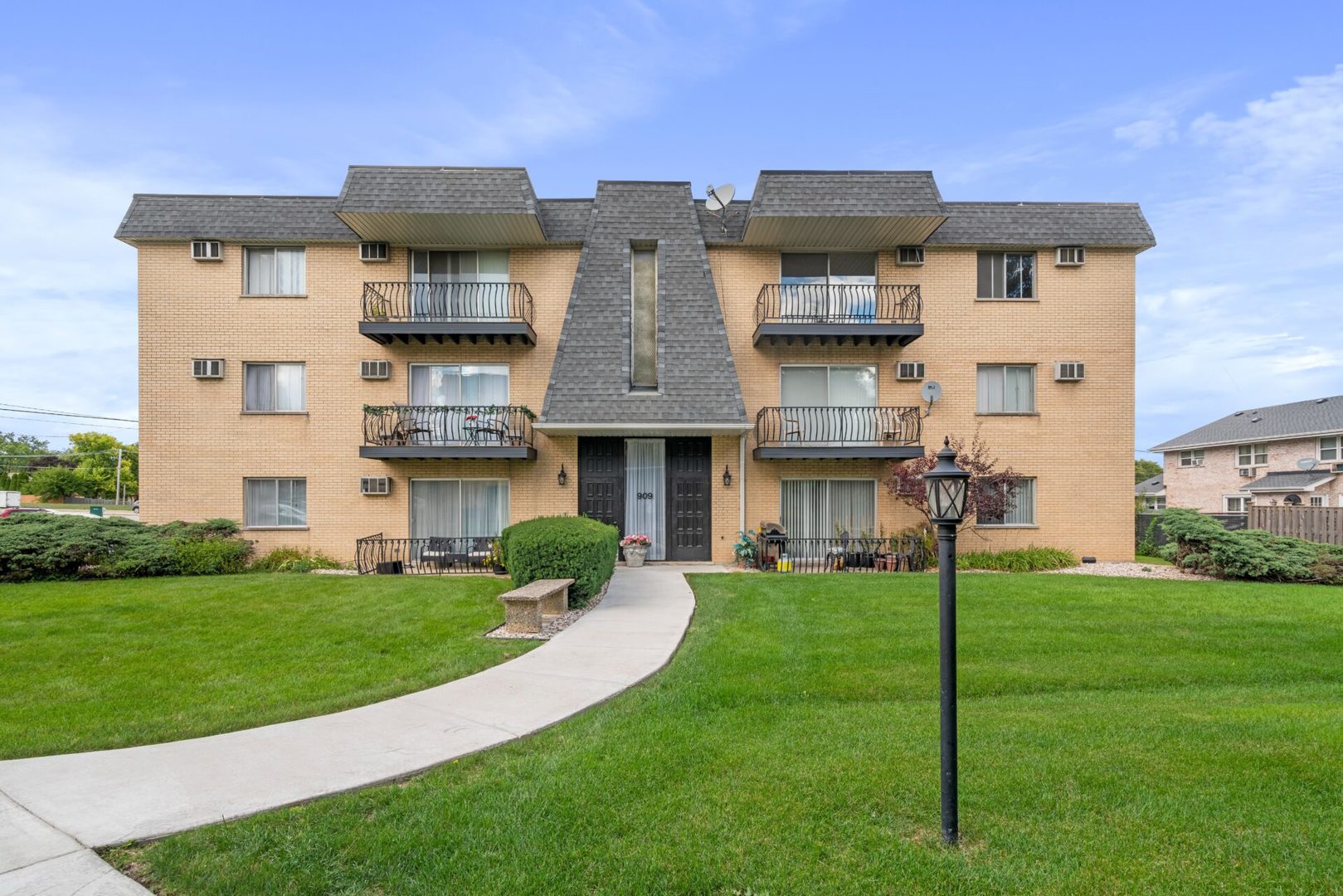 909 Plainfield Road #12, Darien, IL
