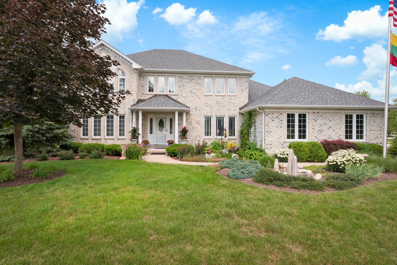 877 Elm Street, Sugar Grove, IL