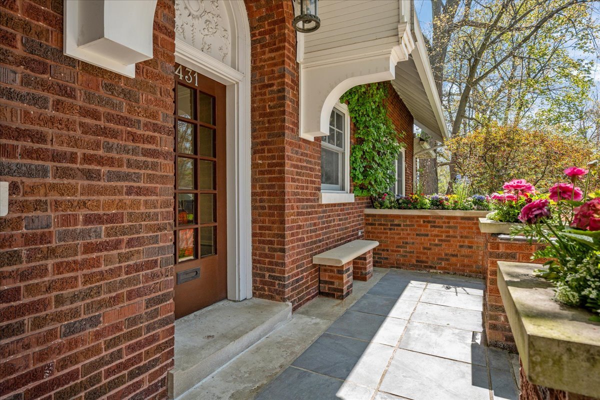 431 Laurel Avenue, Wilmette, IL