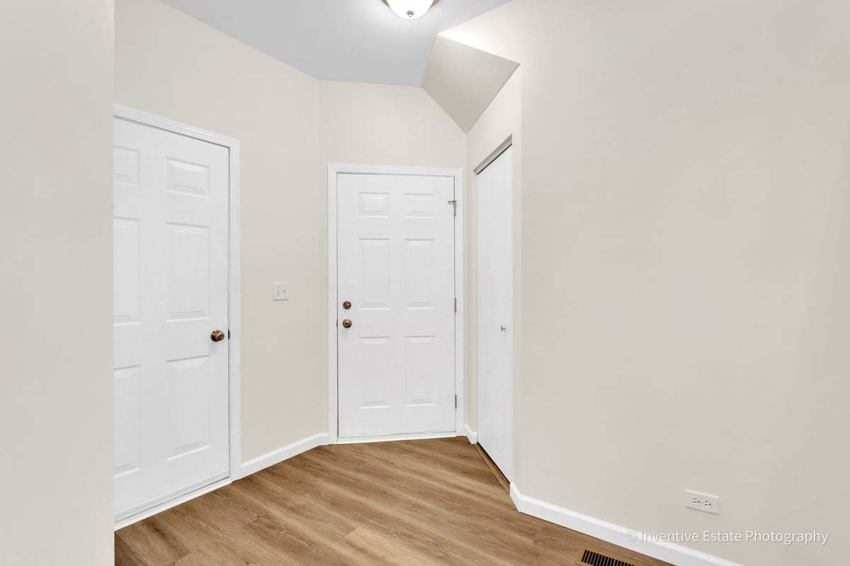 1907 W CRESTVIEW Circle #1104, Romeoville, IL