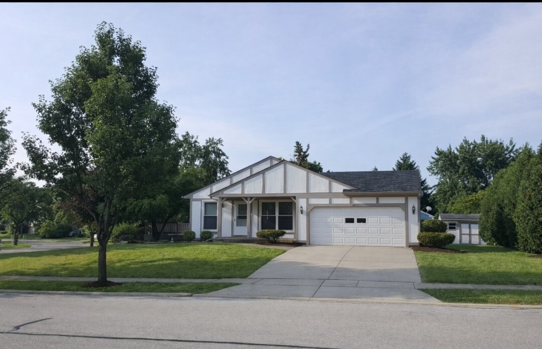 352 Danbury Drive, Naperville, IL