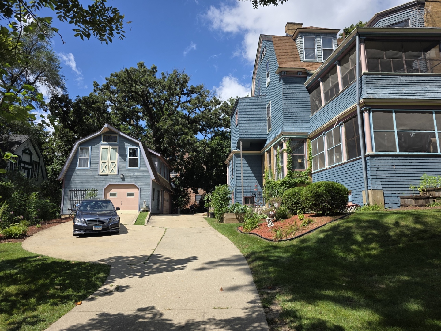 705 W Highland Avenue, Elgin, IL